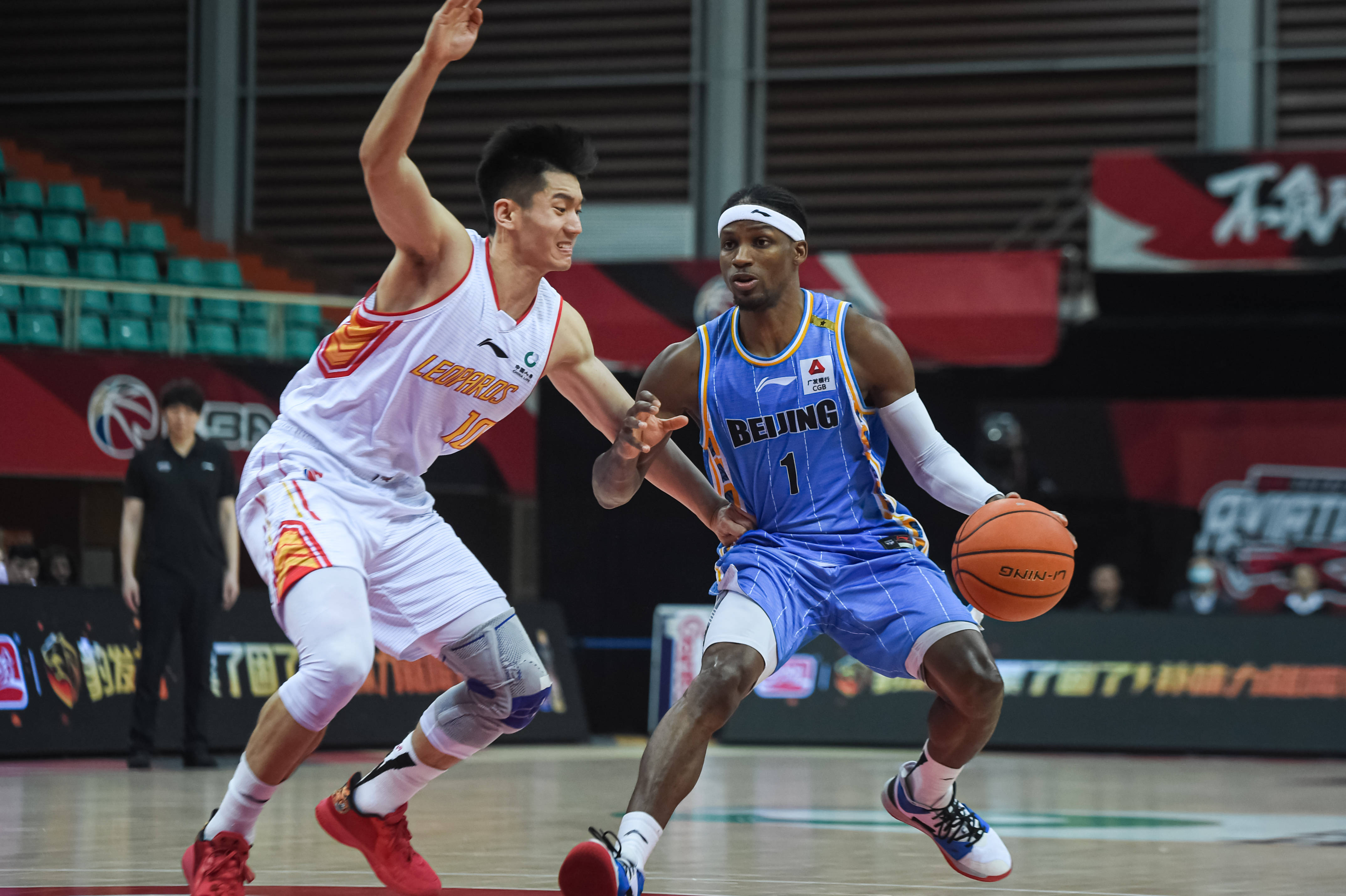 一名身高2 一名身高2